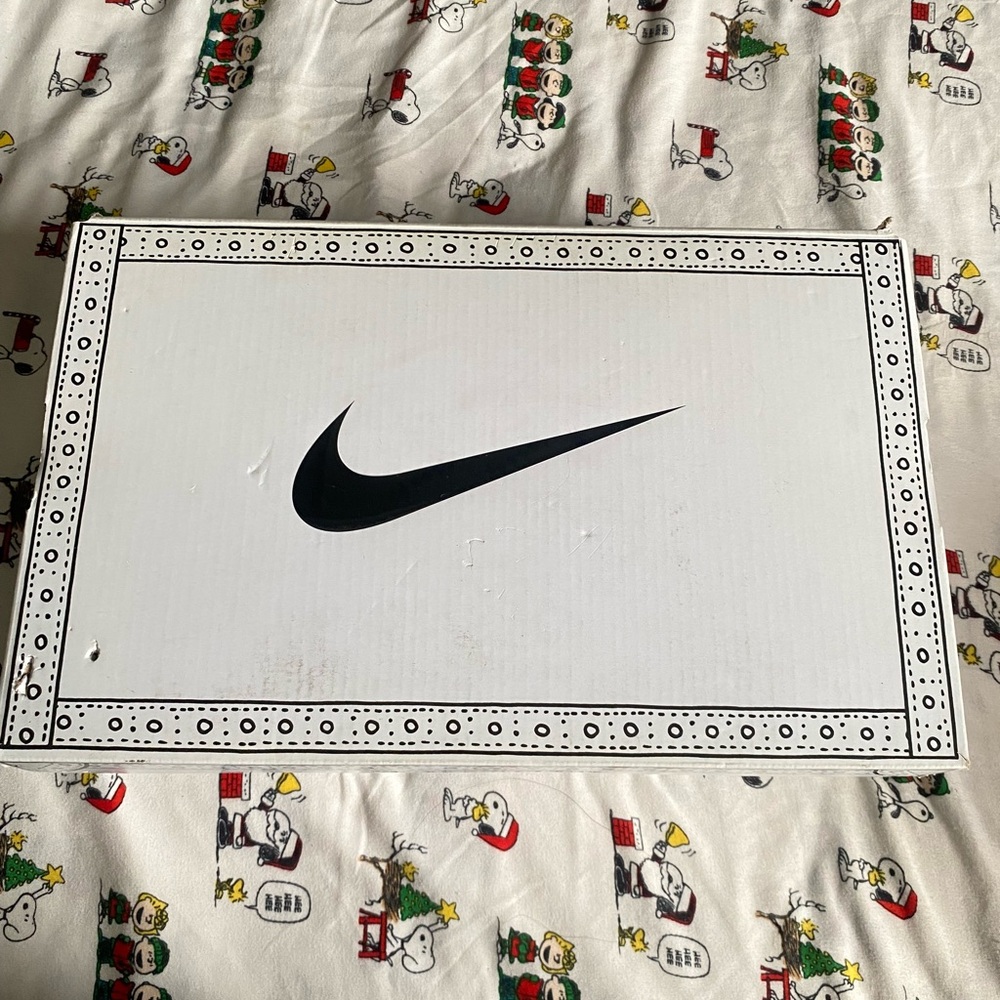 Nike Women Shoes - Black and White Gdragon